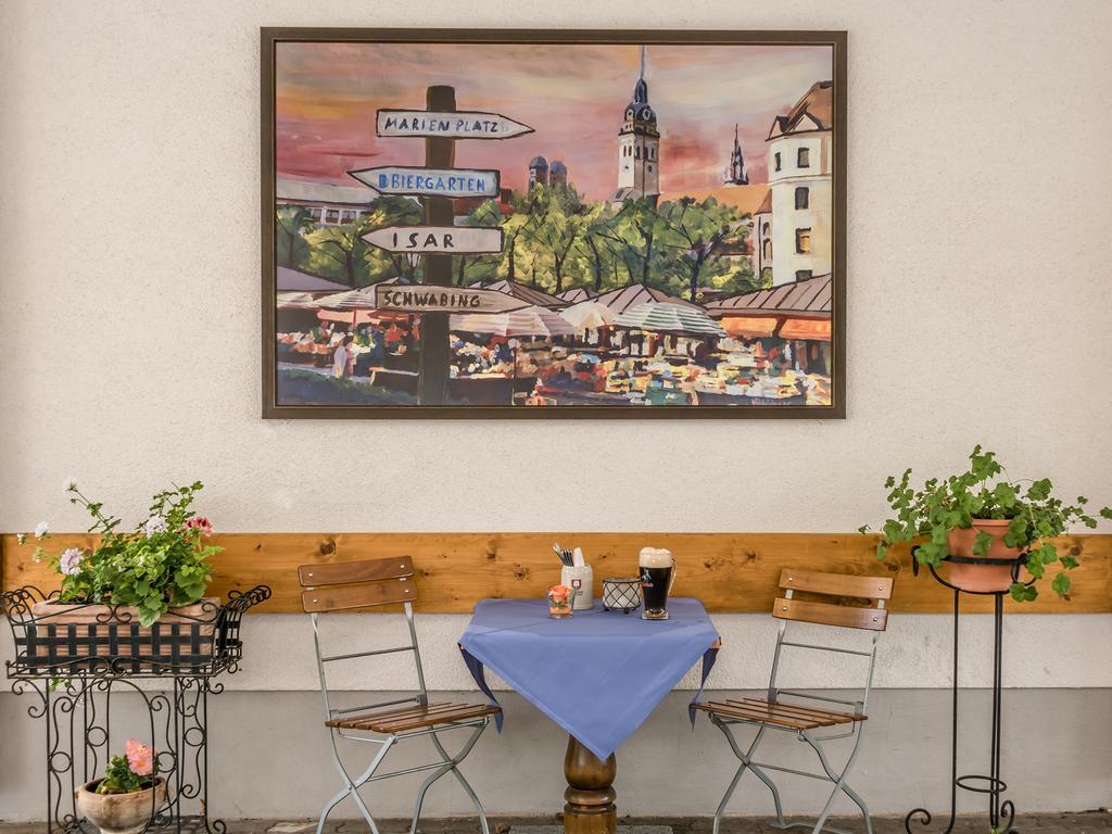 Hotel Am Moosfeld Múnich Exterior foto The picture of the market on the wall of the restaurant